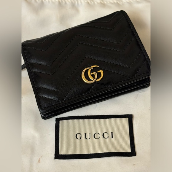 Gucci Handbags - Gucci bifold wallet